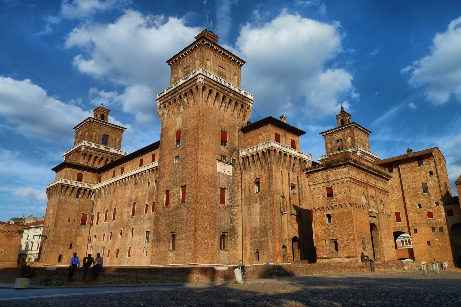 Castello degli Estensi, Piazza Castello, Ferrara