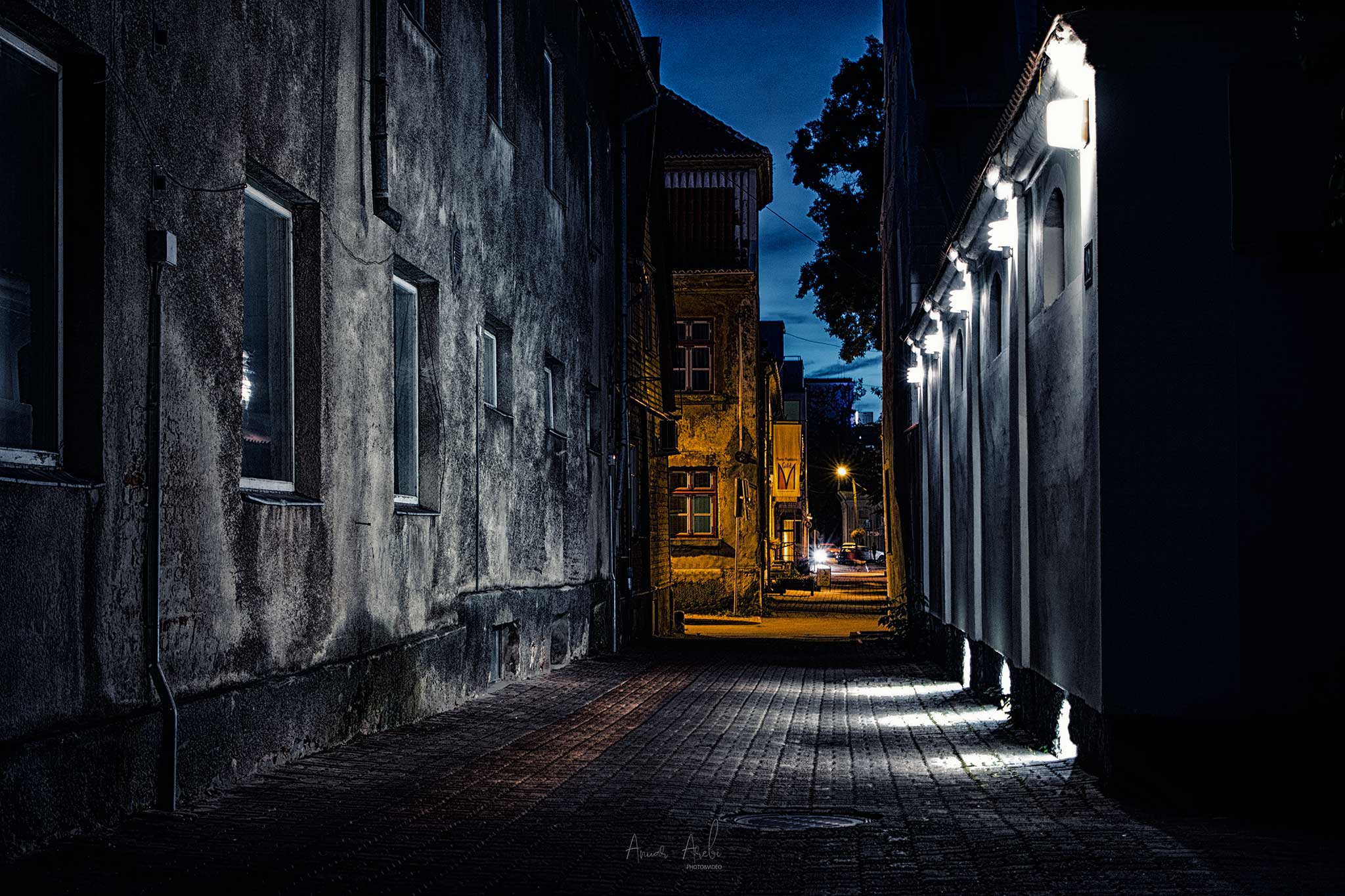 ©ANUAR AREBI