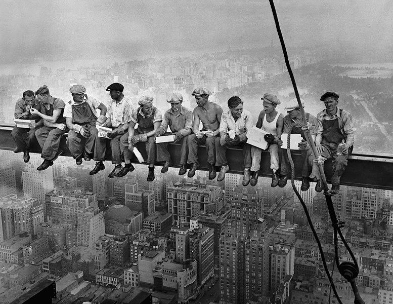 ©Charles C. Ebbets, Lunch Atop a Skyscraper, 1932, New York City