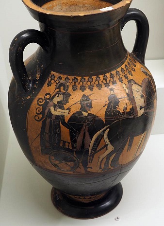 Anfora attica trovata in Etruria con la raffigurazione di Atena ed Eracle, affiancati su un cocchio, nel loro viaggio verso l’Olimpo