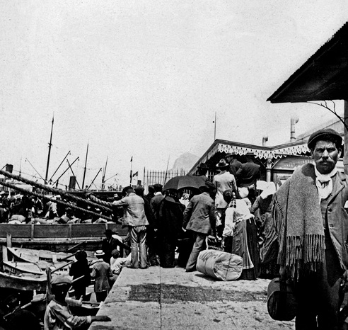 Emigranti nel porto di Palermo, 1902