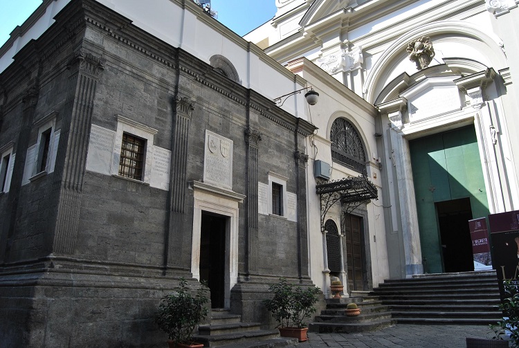 Napoli, esterno della Cappella dei Santi Giovanni Battista ed Evangelista (c.d. Cappella del Pontano)