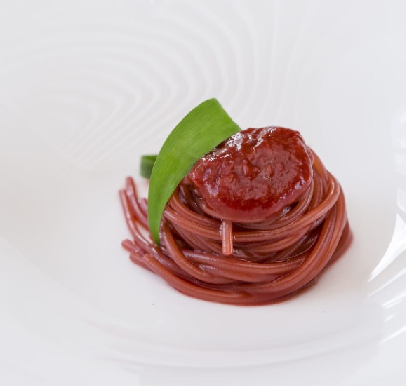 Spaghetti fragola e aglio orsino- Antonia Klugmann
