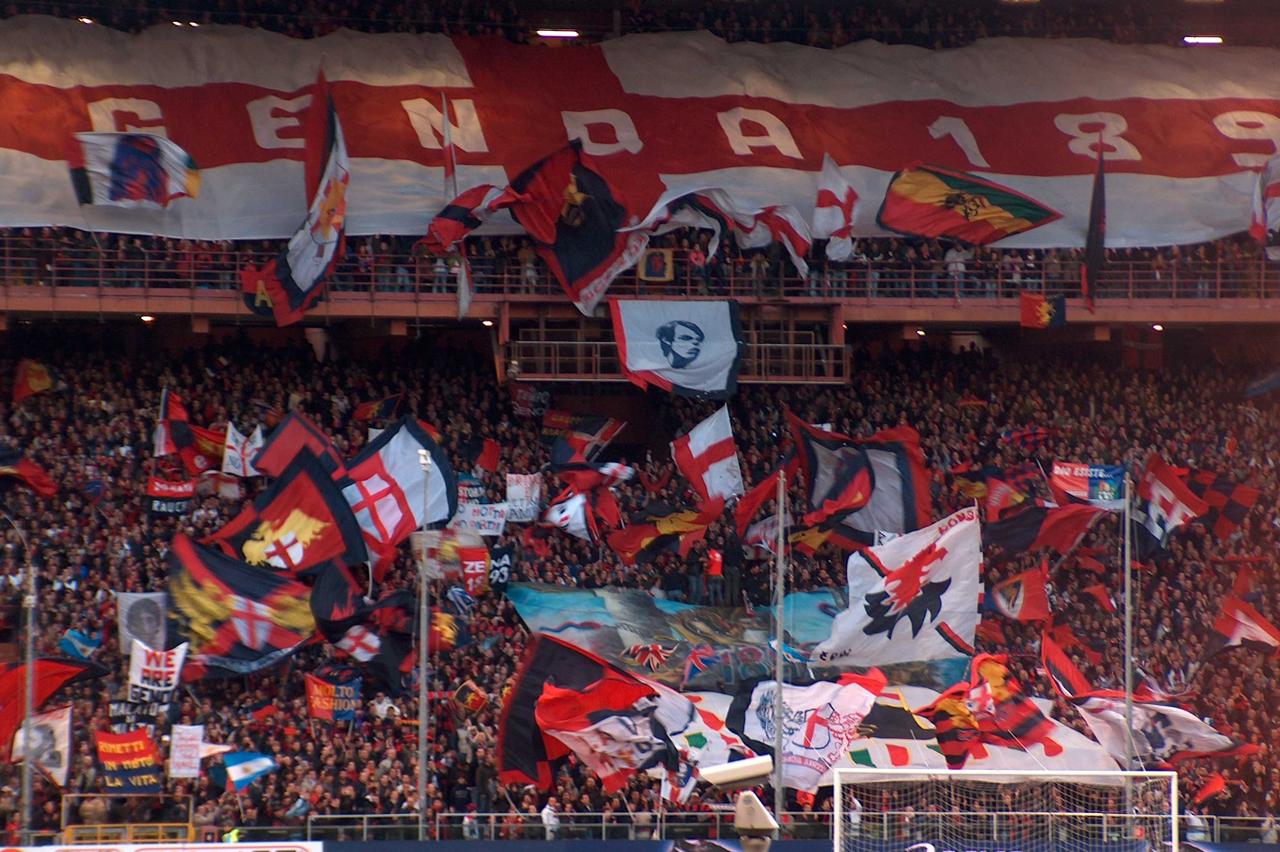 Al centro della Curva genoana immancabile è Faber