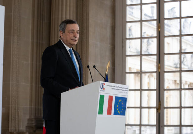 IIl Premier Mario Draghi in conferenza stampa da Versailles, 11 marzo 2022 - ANSA / Filippo Attili - Palazzo Chigi