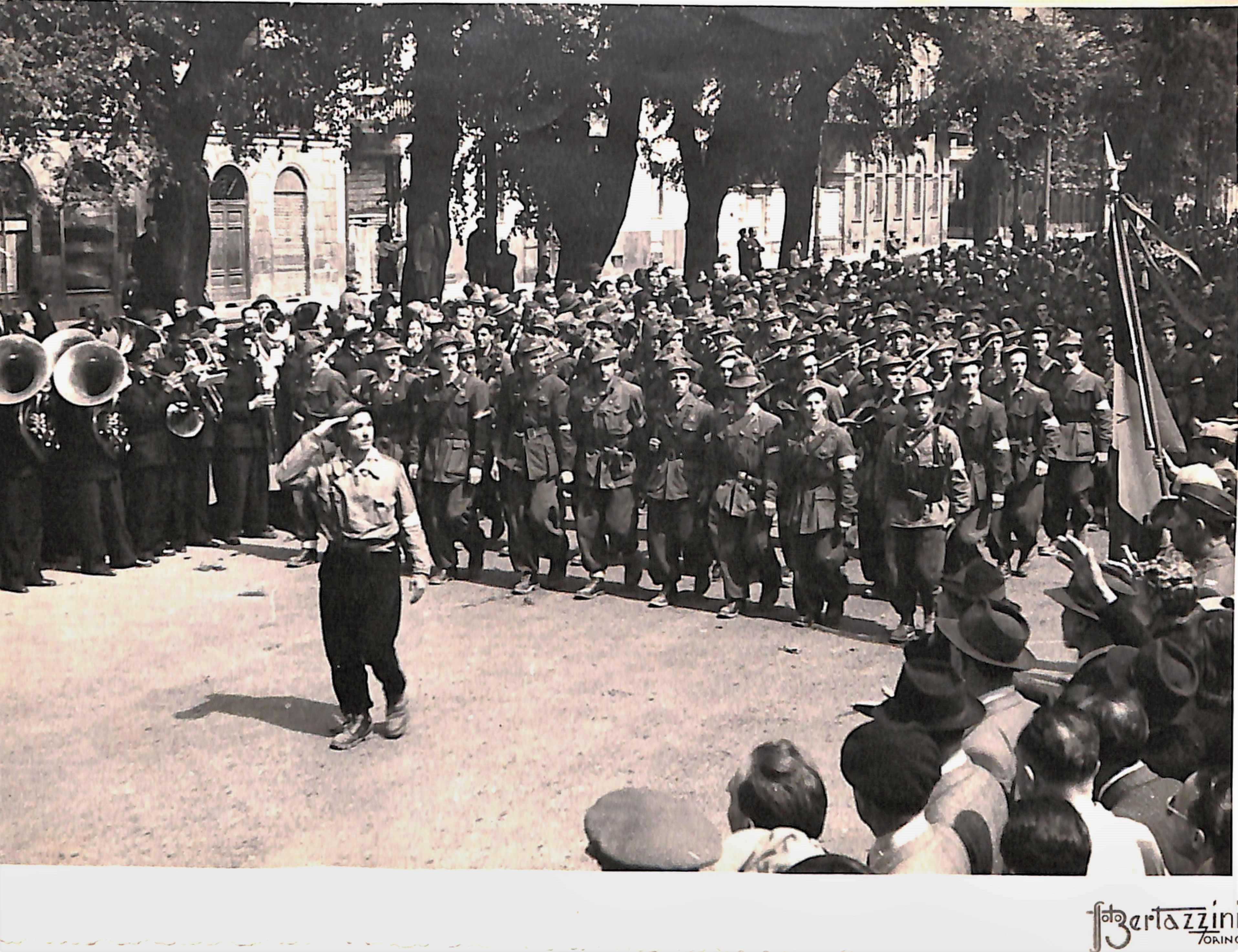 7_ASTo_Archivio Falzone_Aprile 1945_ A Torino_2