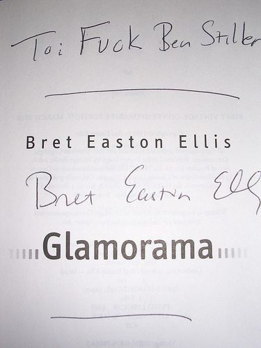 La dédicace de Bret Easton Ellis à une fan (ou à Ben Stiller), foto tratta da www.journaldugeek.com