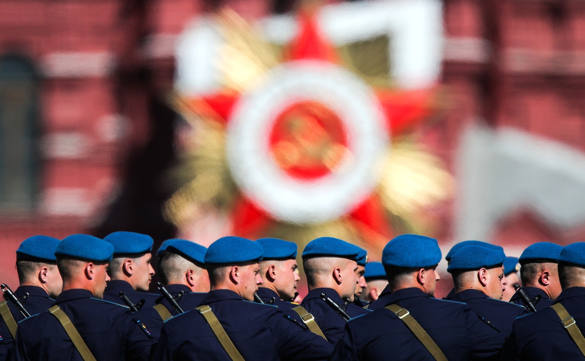 Dettaglio della parata del Giorno della Vittoria nella Piazza Rossa moscovita (fonte: kremlin.ru | CC BY  4.0)