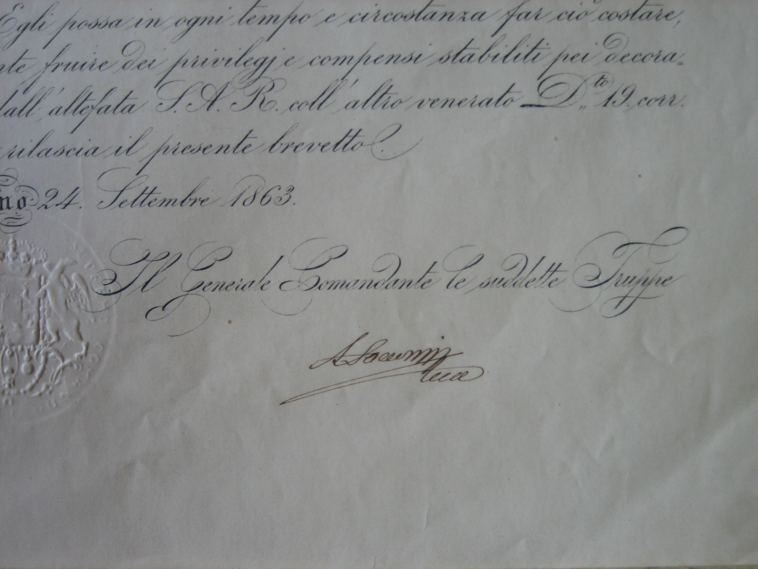 Diploma della medaglia dell'emigrazione, commemorativa dello scioglimento della Brigata Estense. Ogni singolo documento venne firmato dal generale Saccozzi (Archivio di Stato di Modena, Archivio delle Brigata Estense, b. 47).