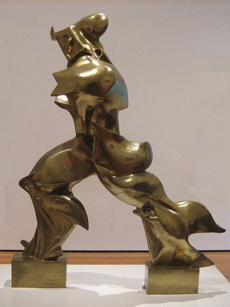 Forme uniche della continuità nello spazio, 1913, bronzo, Milano, Museo del Novecento