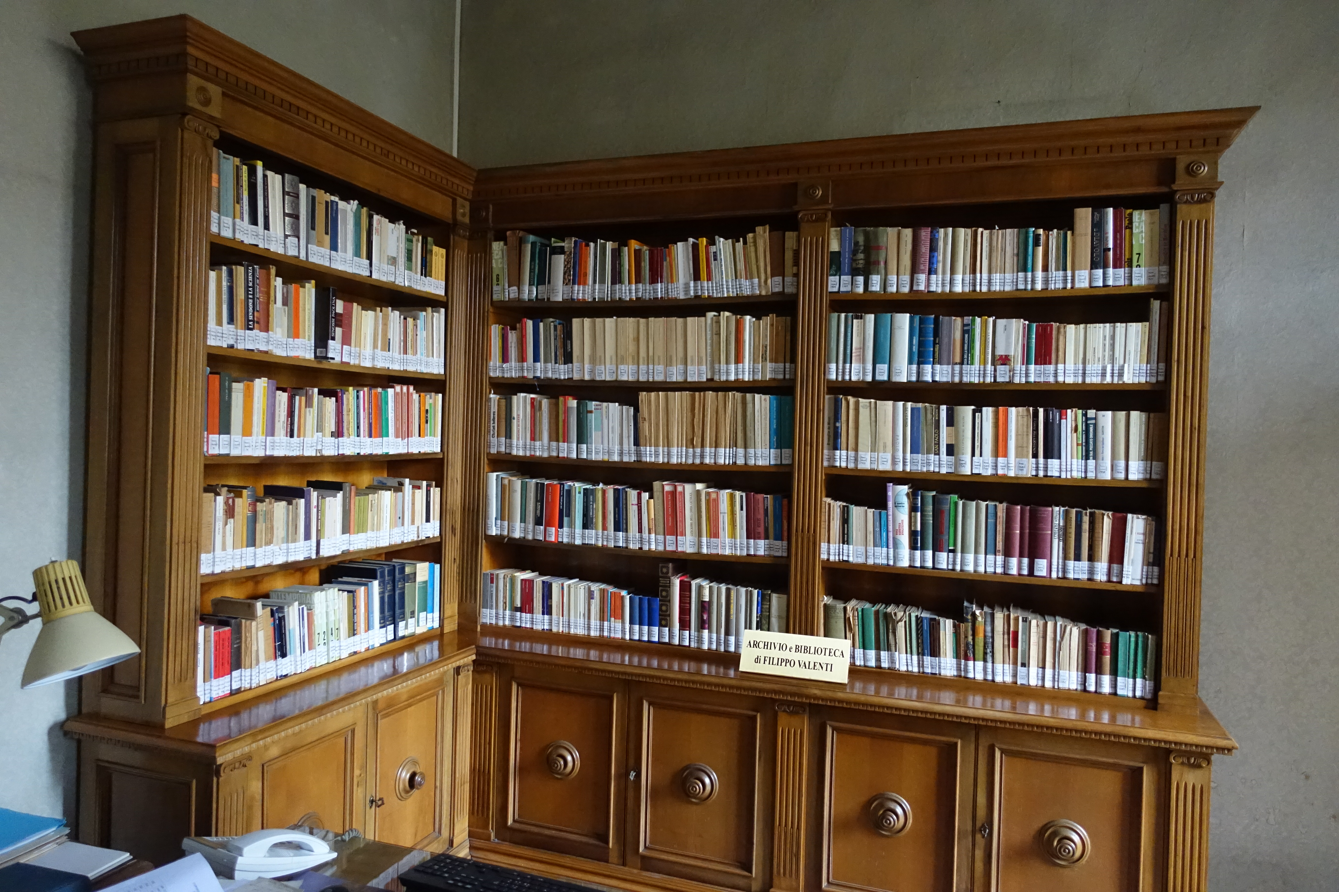 La nuova sistemazione dell'archivio e biblioteca Valenti.