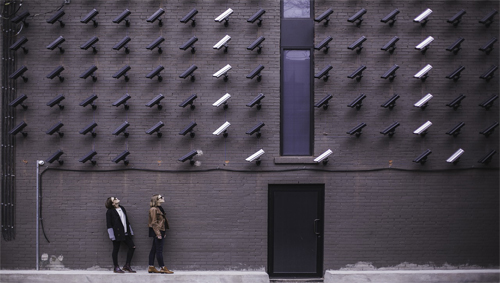 Videosorveglianza - Garante Privacy: via libera al progetto pilota per l’adozione di body cam nel settore ferroviario Videosorveglianza - Garante Privacy: via libera al progetto pilota per l’adozione di body cam nel settore ferroviario