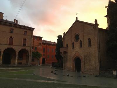 Alba, Piazza Santo Stefano, Bologna, ottobre 2018