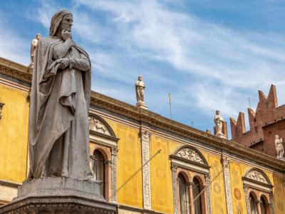 Statua di Dante, Piazza dei Signori, Verona