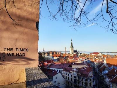 centro storico e graffiti a Tallinn, Estonia