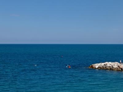 un tuffo dove l'acqua è più blu