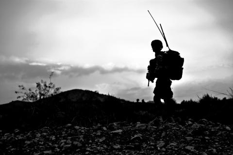 Intelligenza artificiale e selezione degli obiettivi militari: profili di responsabilità e lacune regolatorie tra AI Act, diritto internazionale umanitario e giurisprudenza emergente