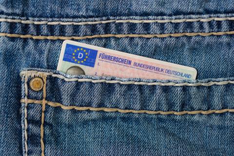 Disegno di legge modifica norme sui veicoli a motore del 1967 patenti di guida