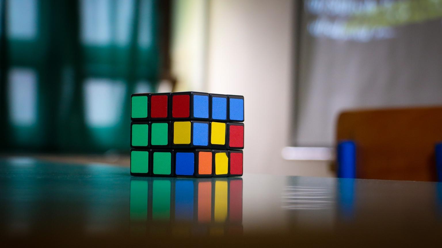 Rubik's Edge - Il Cubo 3x3x1 Facile Per Principianti - Portatile E Senza Adesivi Che Si Sbucciano